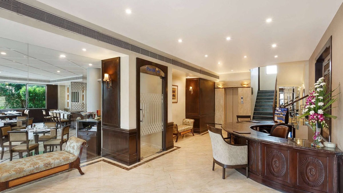 Hazratganj Hotel | La Place Sarovar Portico, Lucknow