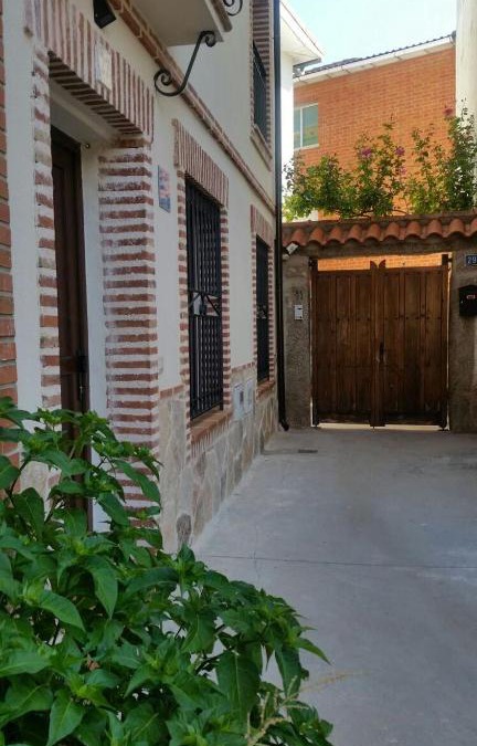 Navaluenga House | La plazuela Navaluenga