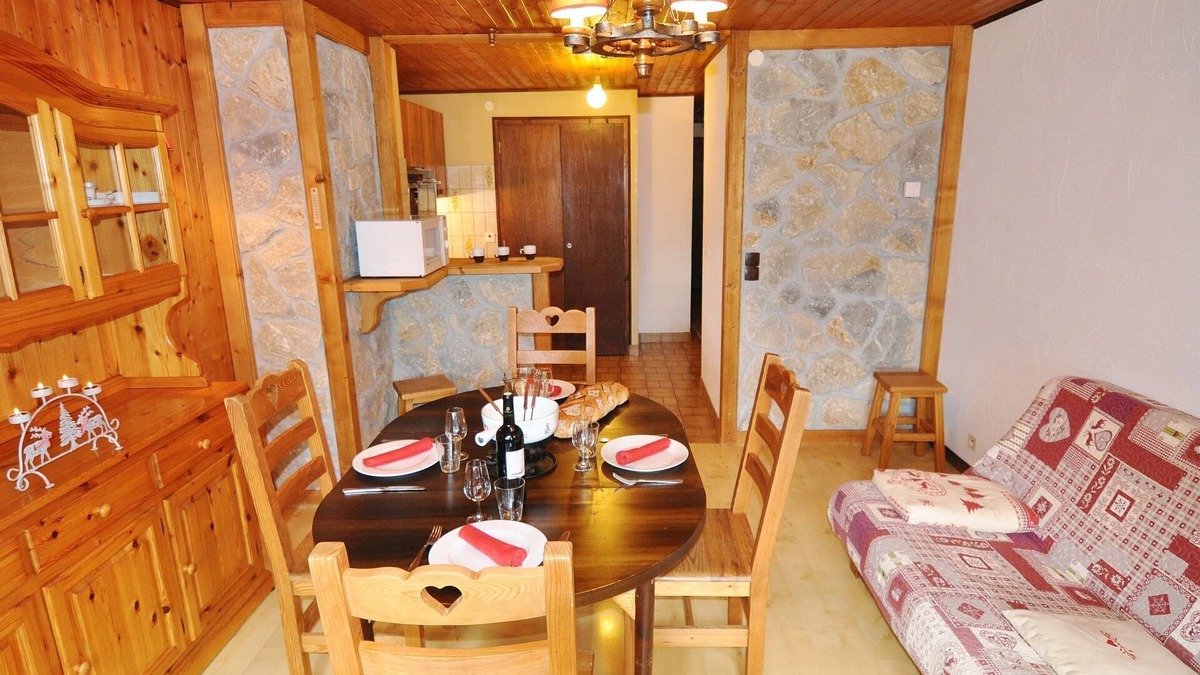 La Chapelle-d'Abondance Apartment | La Poimte des Mattes/Apt Nr 5 by Interhome