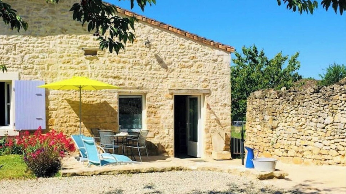 Celles-sur-Belle House | La Ponne, lovely gîte, large garden in Deux-Sèvres!