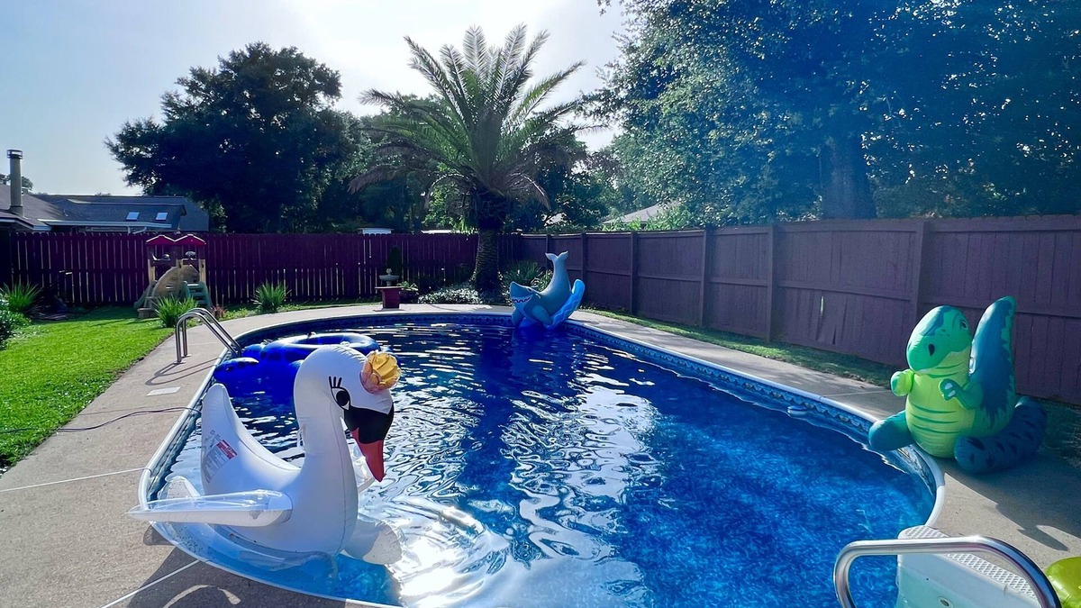 Northwest Pensacola House | ⭐️La Puerta Al cielo - Private Pool, Game Room & Kareoke