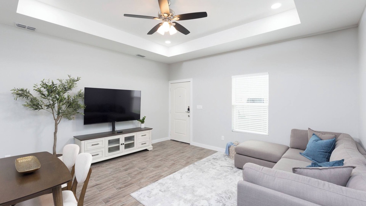 Palmhurst Apartment | La Querencia on Zinnia w/Fast Wifi & dedicated work space - Pet Friendly!