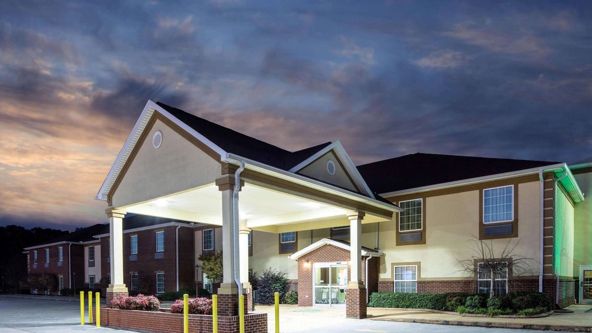 Calhoun Hotel | La Quinta Inn by Wyndham Calhoun South I-75