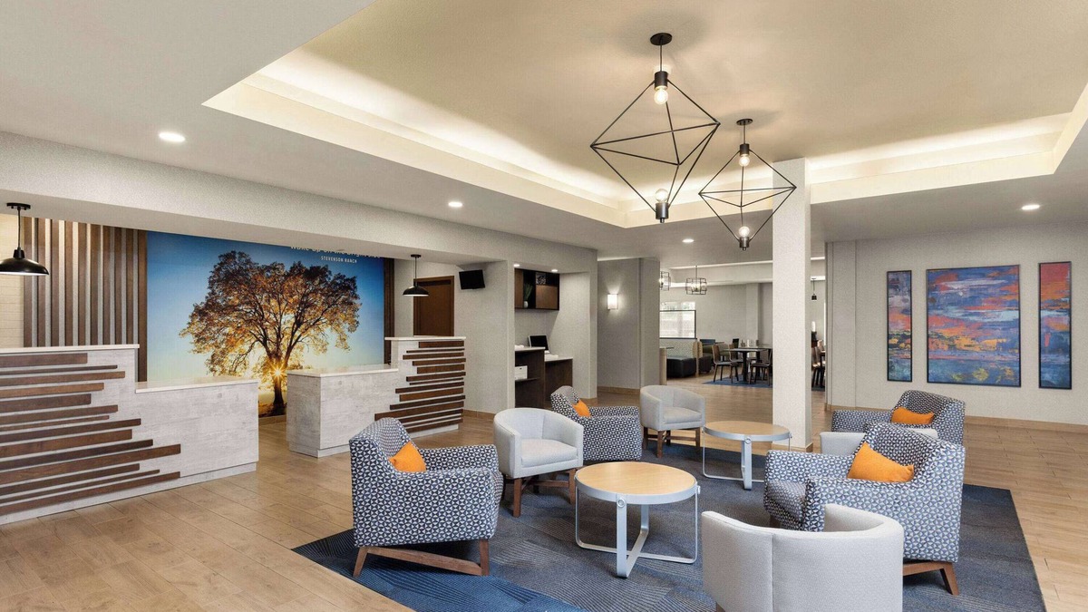 Stevenson Ranch Hotel | La Quinta Inn & Suites by Wyndham Santa Clarita - Valencia