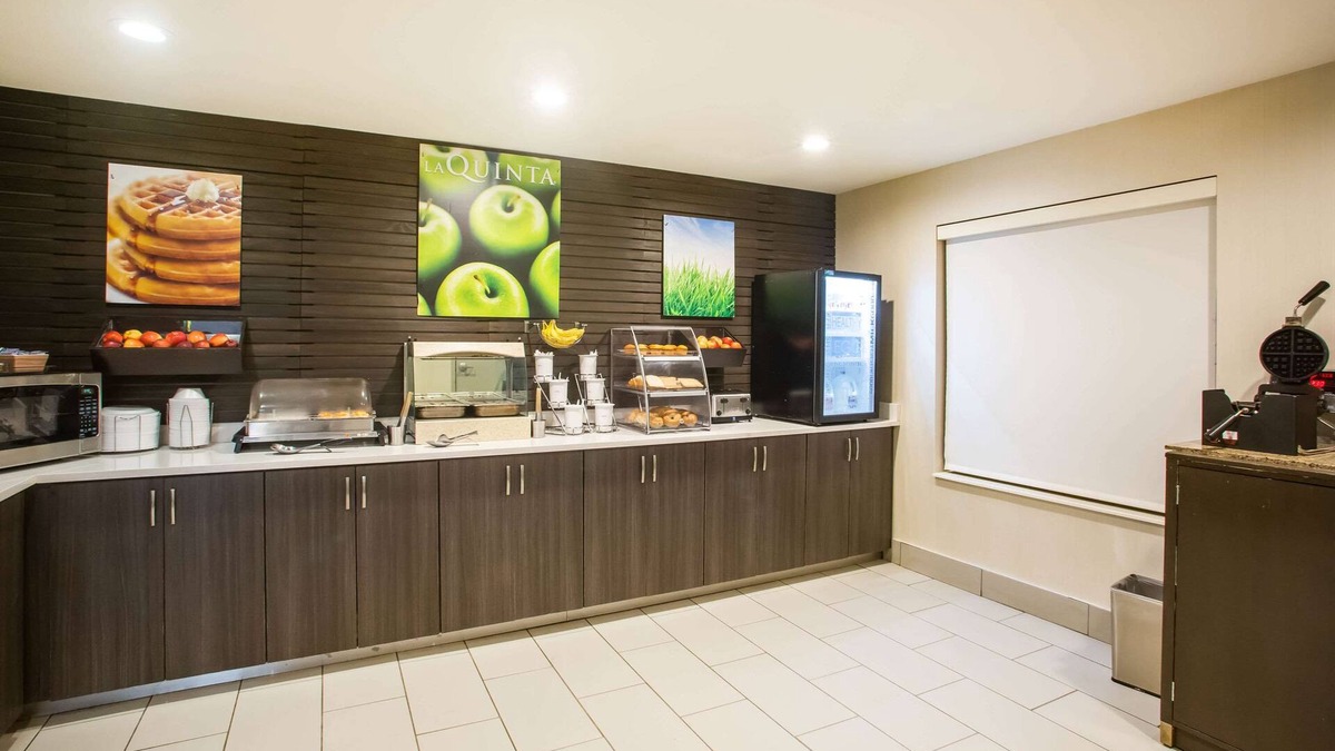 Mitchell Hotel | La Quinta Inn & Suites by Wyndham Pontoon Beach