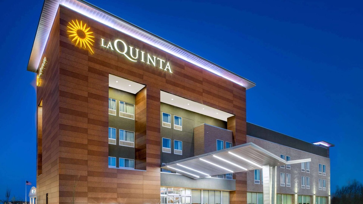 Buechel Hotel | La Quinta Inn & Suites by Wyndham Louisville NE/Old Henry Rd