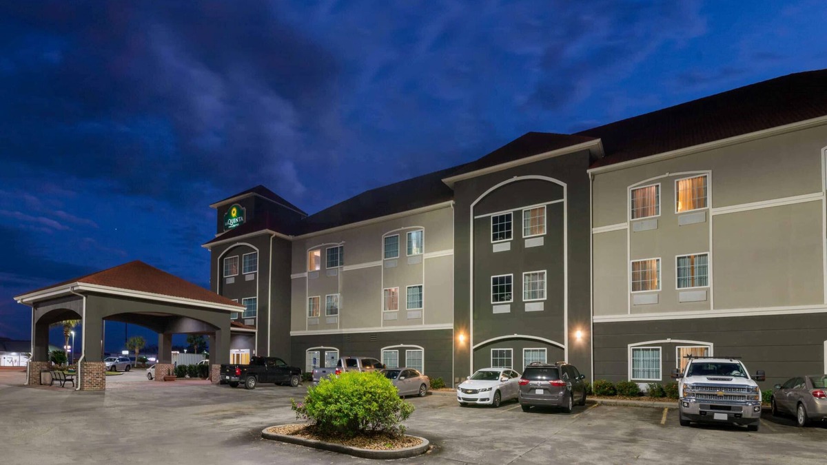 Broussard Hotel | La Quinta Inn & Suites by Wyndham Broussard - Lafayette Area