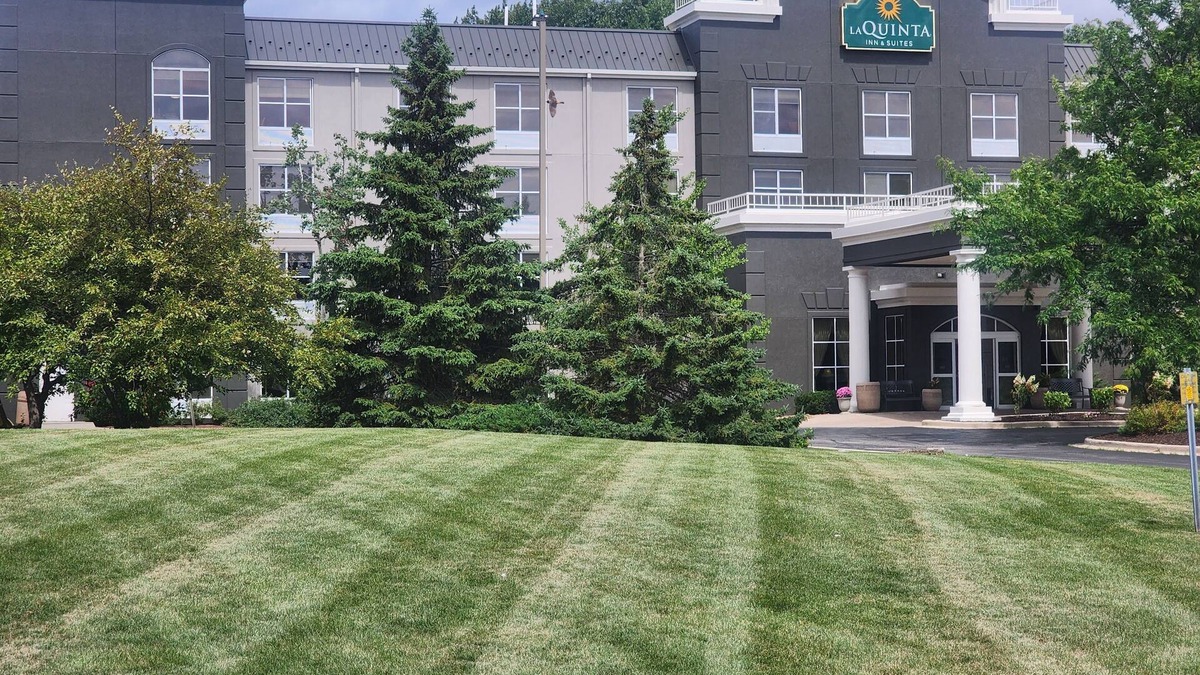 New Berlin Hotel | La Quinta Inn & Suites by Wyndham Milwaukee SW New Berlin