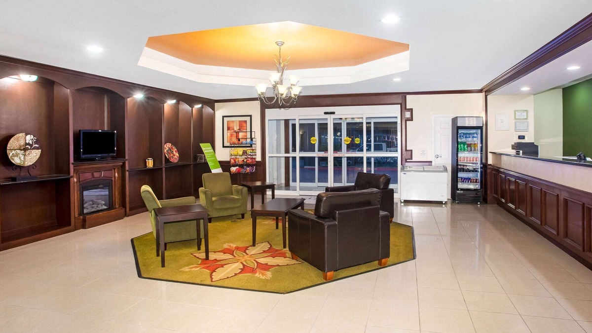 Columbus Hotel | La Quinta Inn & Suites by Wyndham Columbus TX