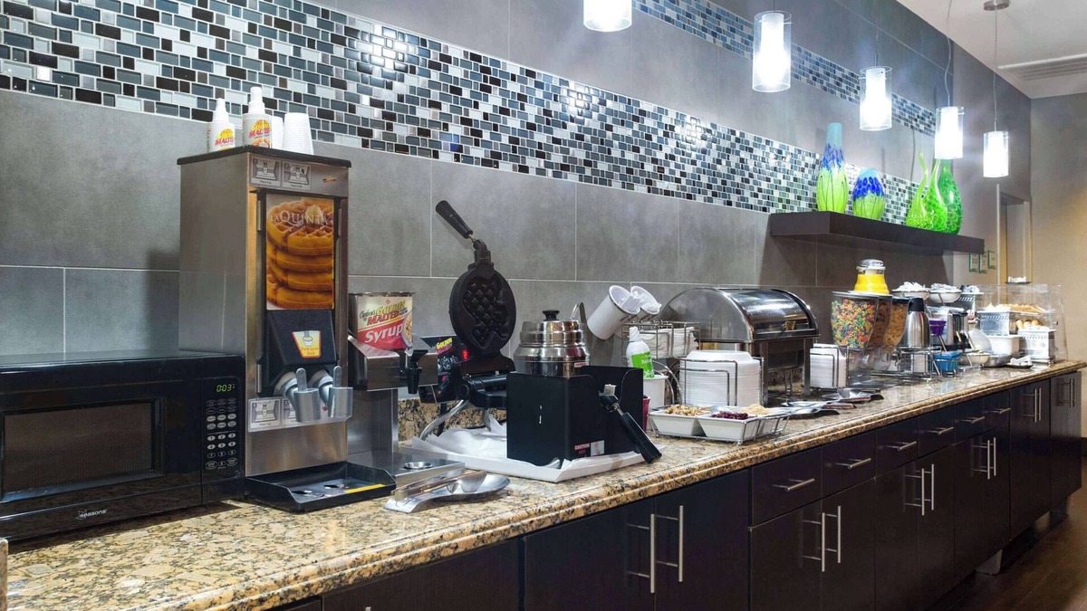 Pearsall Hotel | La Quinta Inn & Suites by Wyndham Pearsall