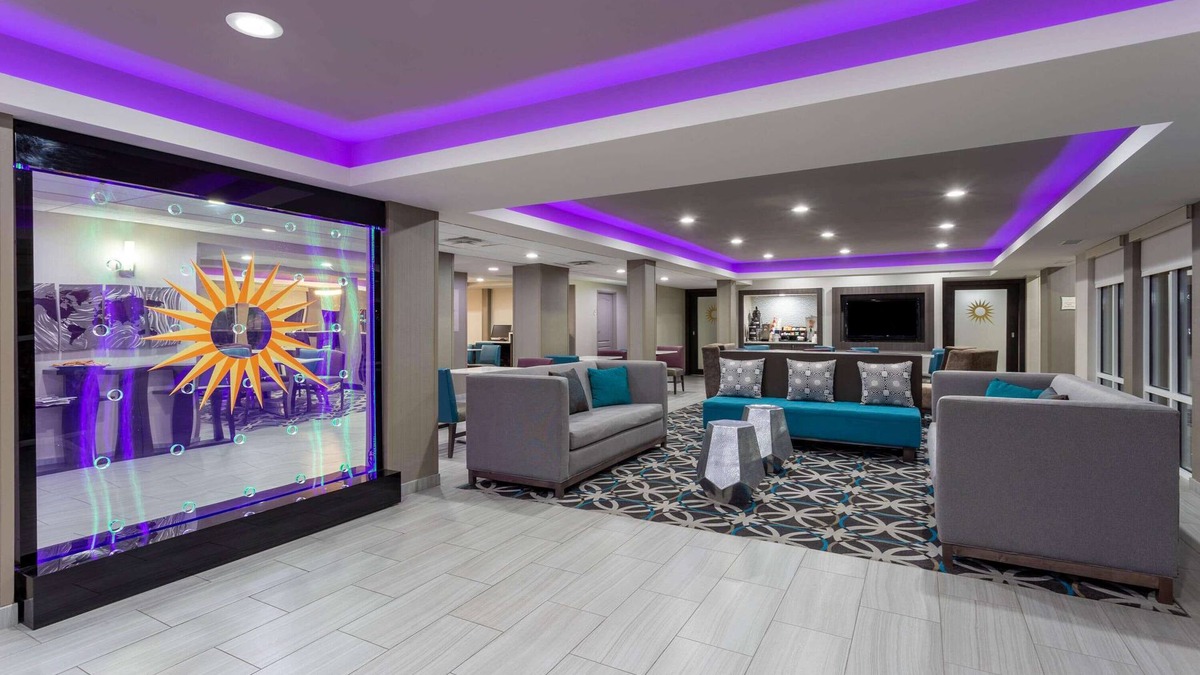 Effingham Hotel | La Quinta Inn & Suites by Wyndham Effingham