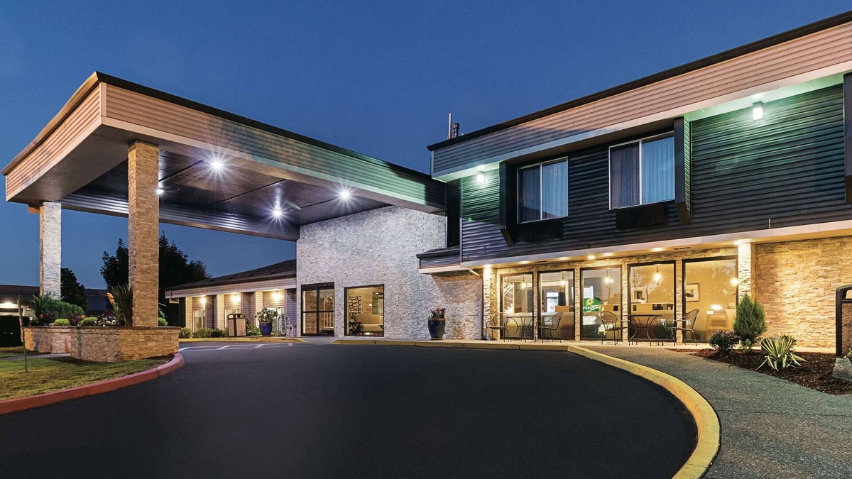Northwest Industrial Hotel | La Quinta Inn & Suites by Wyndham Portland NW