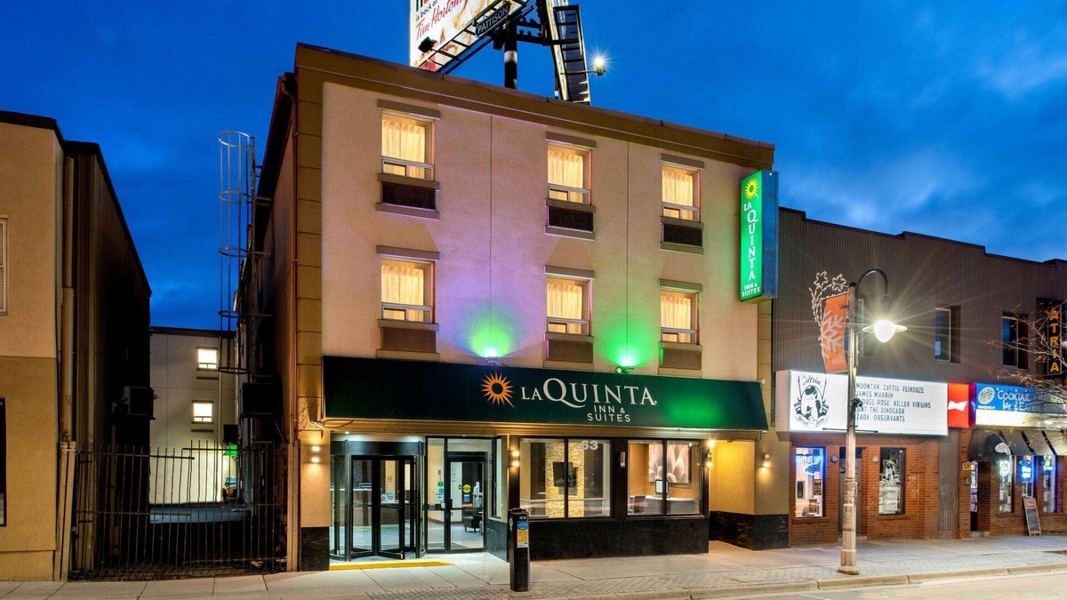 Durham Region Hotel | La Quinta Inn & Suites by Wyndham Oshawa