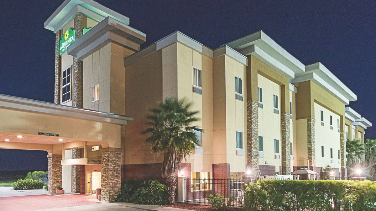 Mathis Hotel | La Quinta Inn & Suites by Wyndham Mathis