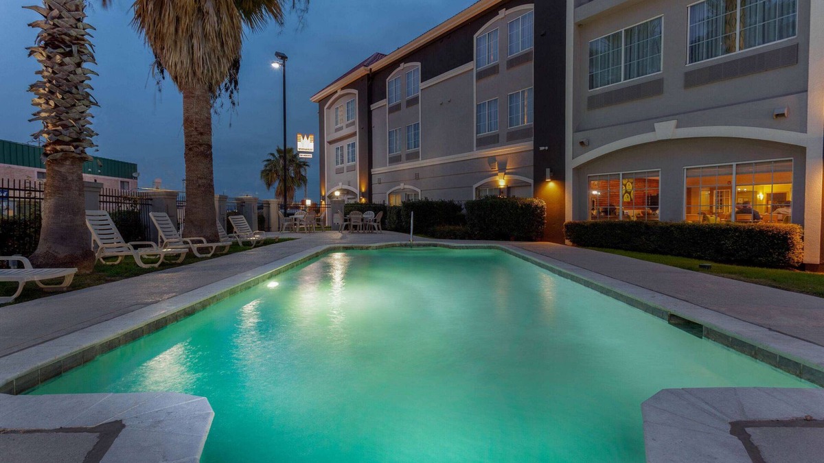 Seguin Hotel | La Quinta Inn & Suites by Wyndham Seguin