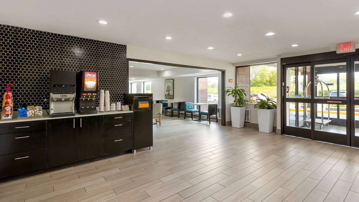 Clive Hotel | La Quinta Inn & Suites by Wyndham Des Moines West Clive