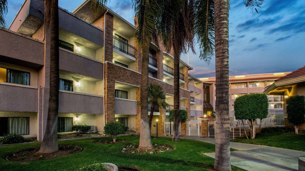 Pomona Hotel | La Quinta Inn & Suites by Wyndham Pomona