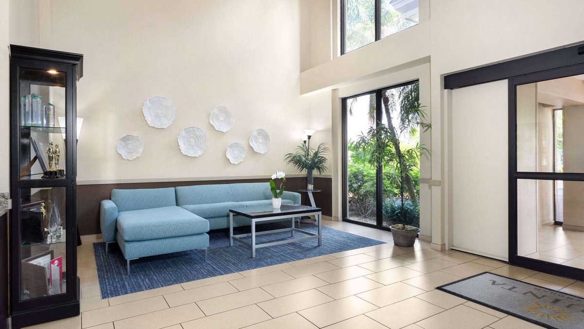 Bonita Shores Hotel | La Quinta Inn & Suites by Wyndham Bonita Springs Naples N.