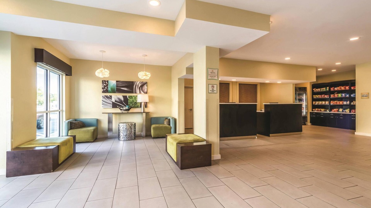 Collinsville Hotel | La Quinta Inn & Suites by Wyndham Collinsville - St. Louis
