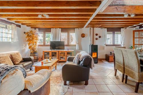 Enmedio House | La Regalía de Requejo