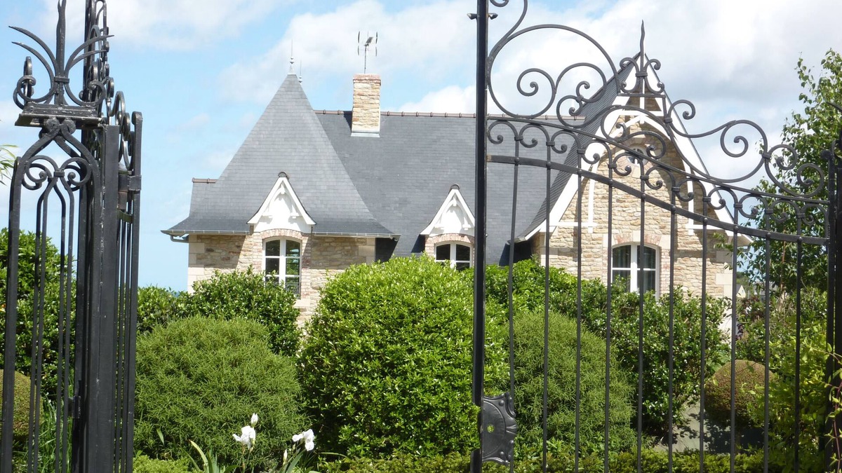Saint-Jacut-de-la-Mer House | La Richardais. Beautiful recent Dinardaise
