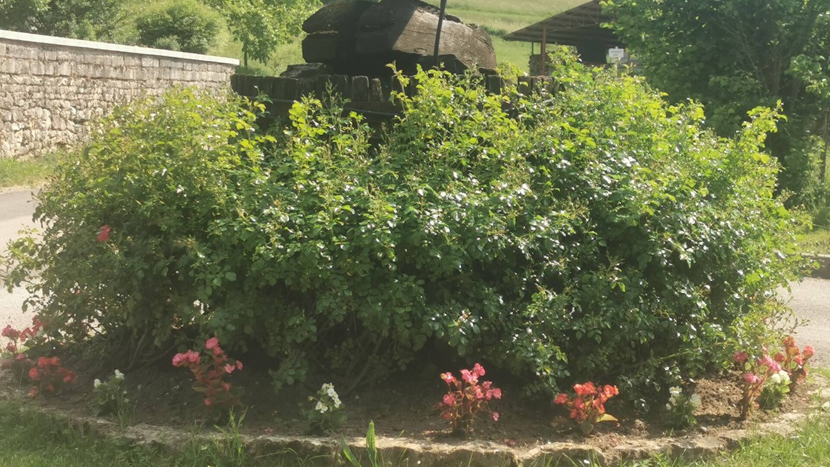 Grusse Apartment | La Roche St Roch, est un Loft Situé Dans un Village Vigneron 🦋