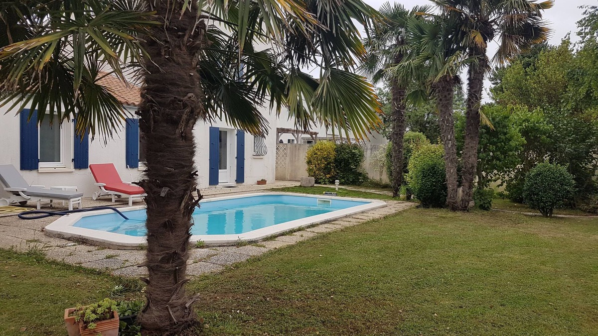 La Jarrie House | La Rochelle-Chatelaillon,property equipped With a Pool and a Garden of 400m²