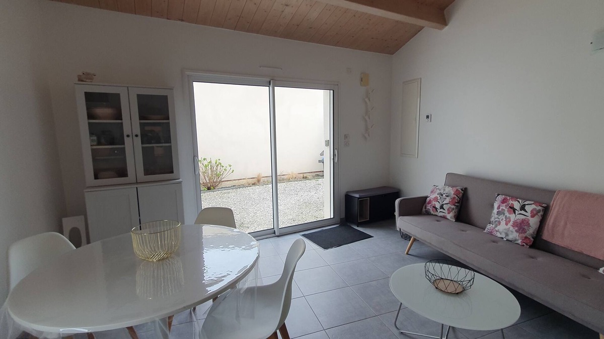 Angoulins House | La Rochelle Sud, house with garden near town center and beach.
