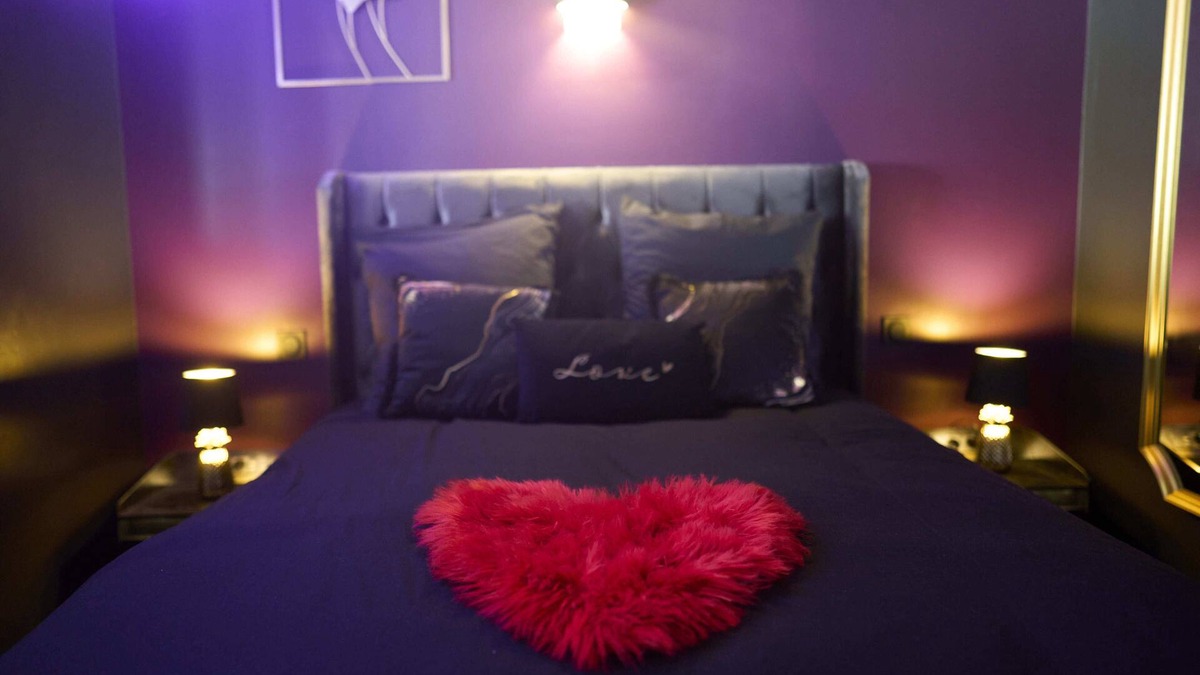 Arnouville House | La Romance Room - Jacuzzi | Cinema | Sauna