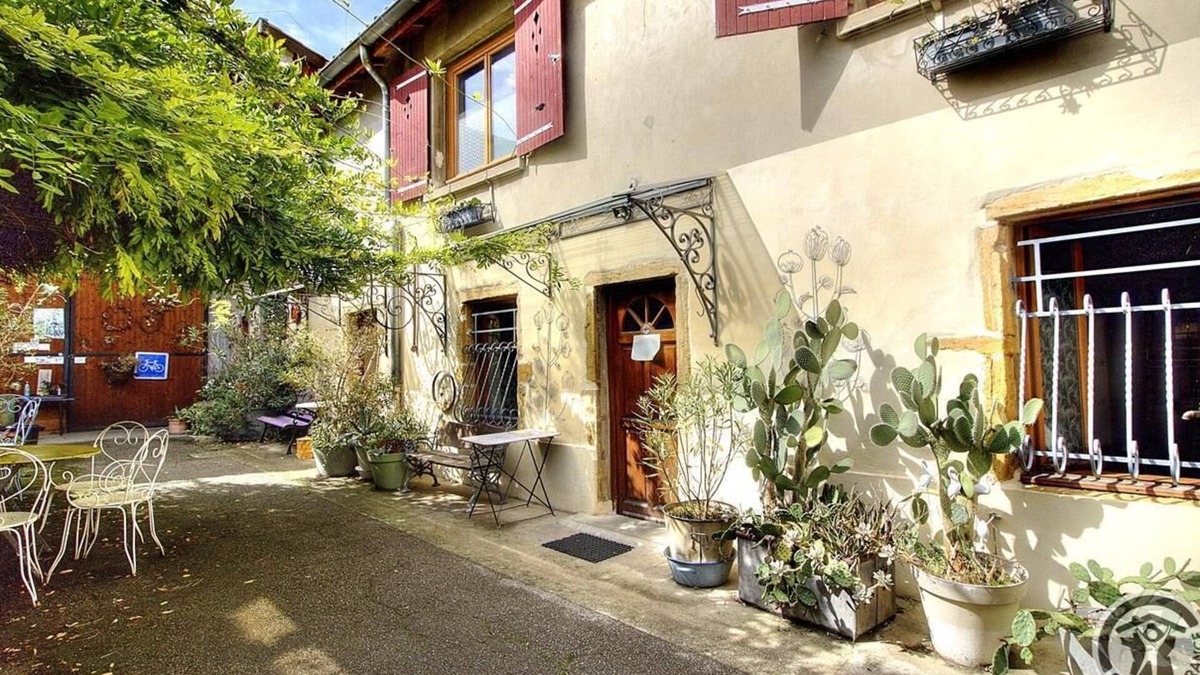 Vaulx En Velin Village Apartment | La Roue Avant - VAULX EN VELIN