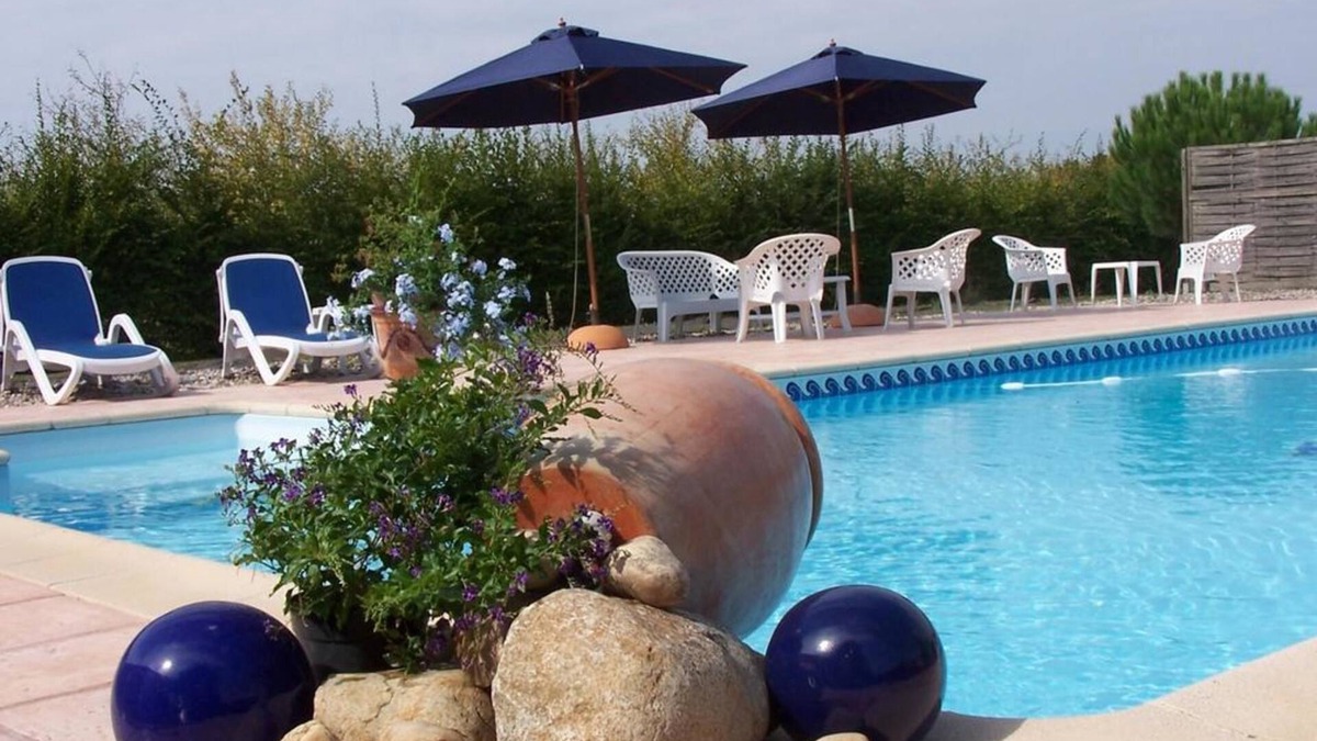 Le Temple-sur-Lot Bed & Breakfast | La Roulotte de la Vallée du Lot