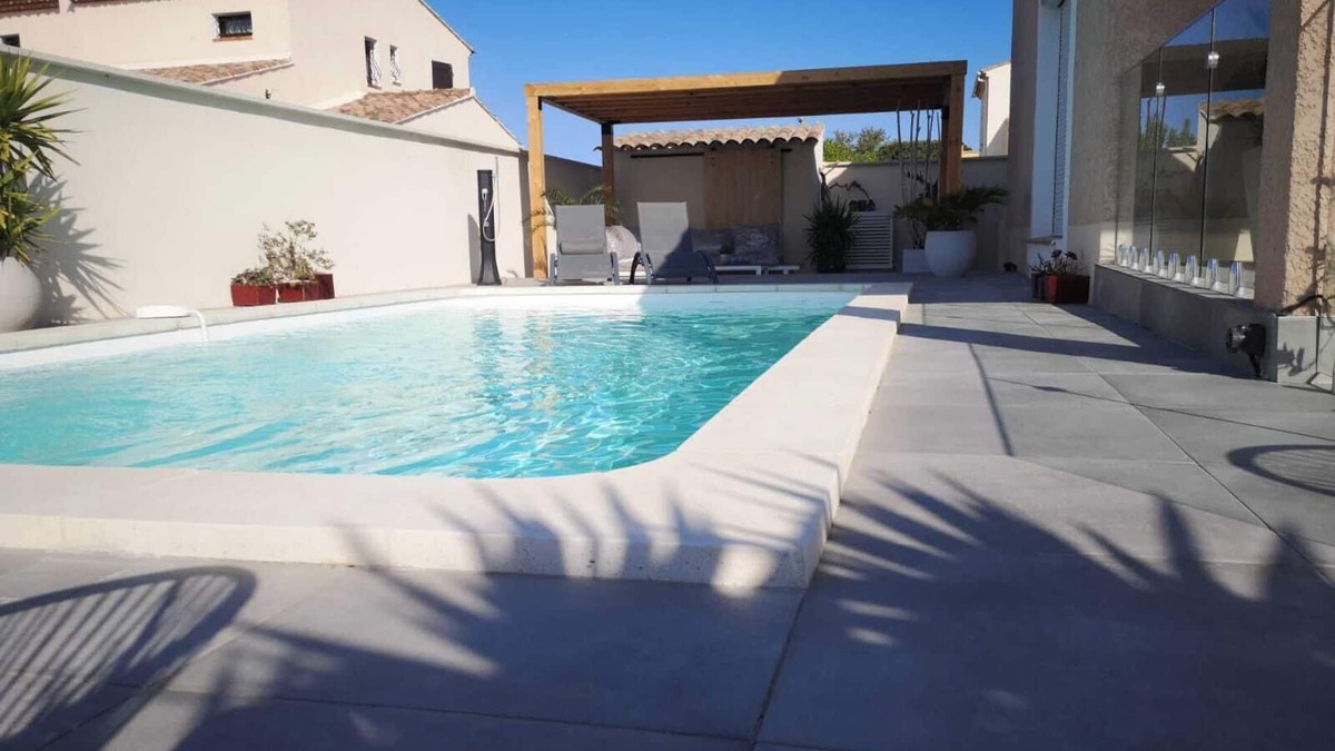 Salin-de-Giraud Apartment | La saunier's house, nature discovery, relaxation, beach and swimming pool