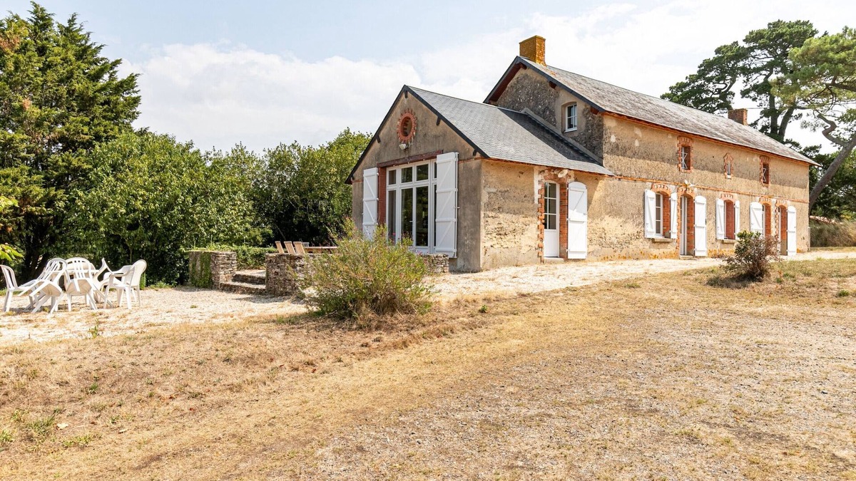 Landevieille Cottage | "La Savarière": Cottage and beach for 12 people