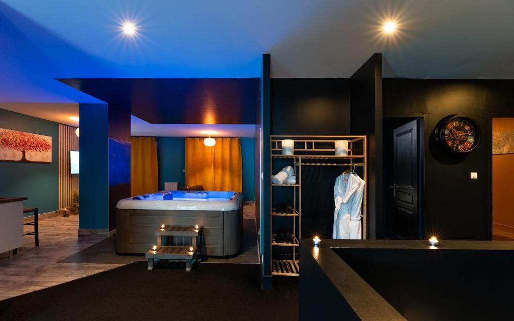 Poincare - Foch - Anatole France - Croix de Bourgogne Apartment | La Somptueuse 100m2 Spa/Sauna privé