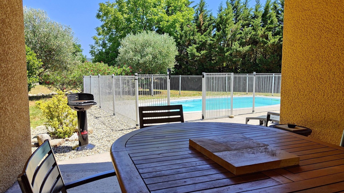 Vallon-Pont-d'Arc Villa | La Source, Villas Saint Laurent. Villa 4 pers, air conditioning, private pool
