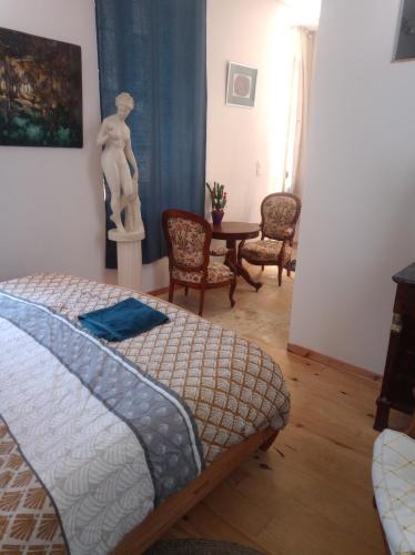 Saint-Vallier Bed & Breakfast | La Suite Diane du couvent des Capucines avec climatisation