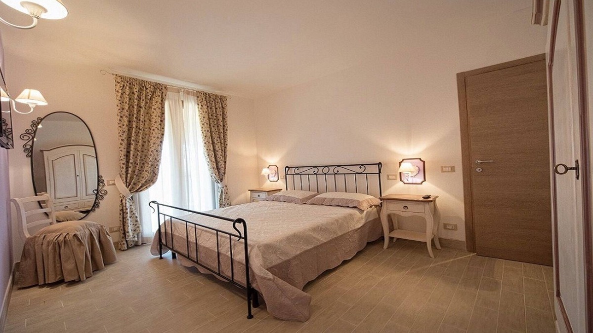 Crespina Villa | La Tana del Botti - Five Bedroom Villa, Sleeps 16