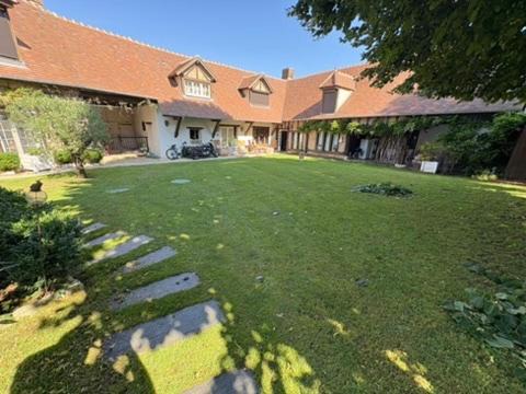 Chaumont-sur-Tharonne Bed & Breakfast | La tanière des ours