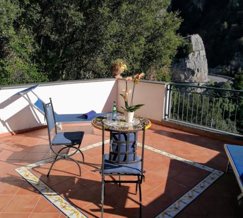 Laurito House | La Taverna del Leone