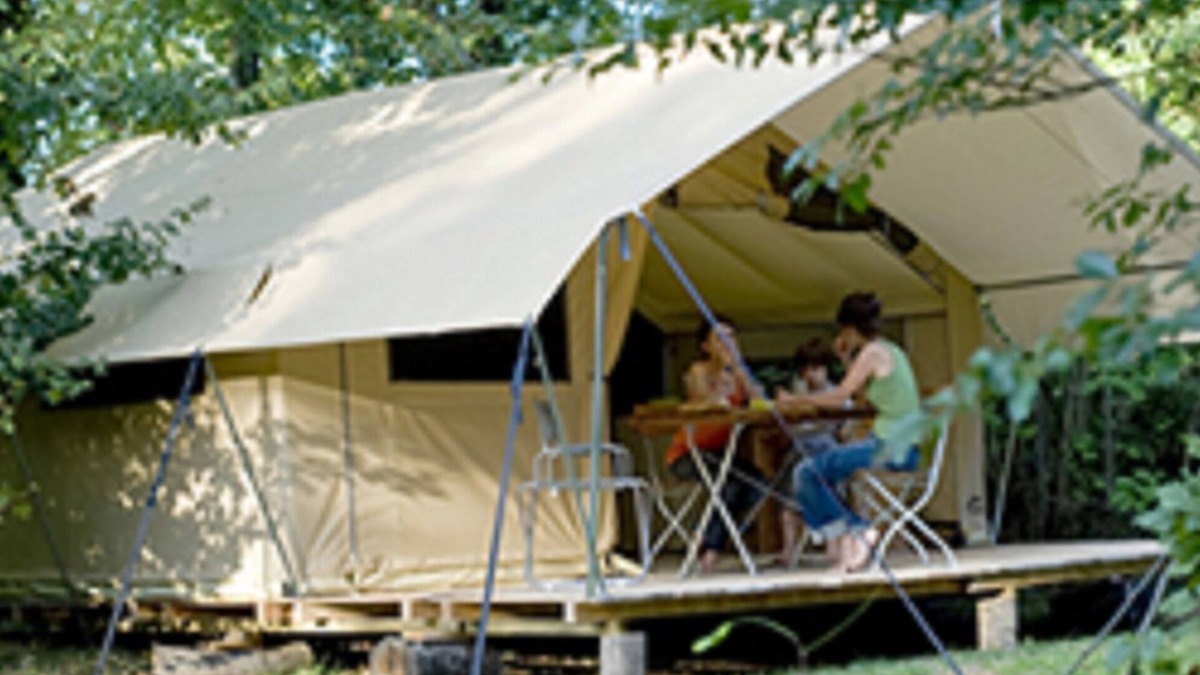 Dardilly RV Rental | La tente Toile & Bois Classic IV - Up to 4 people - 20 m² numero 2