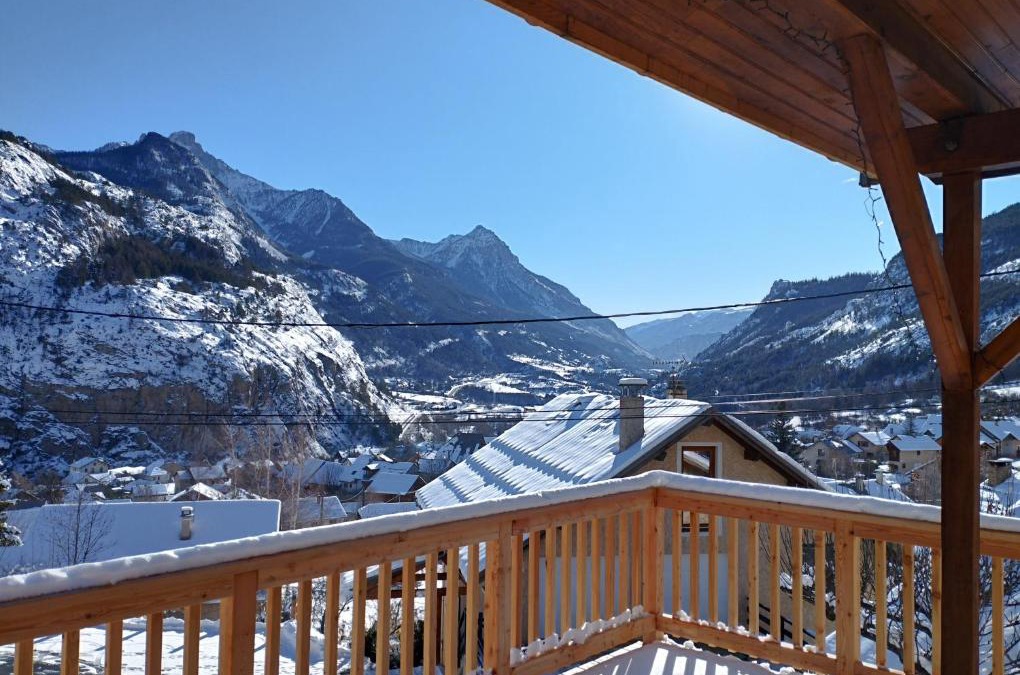 Saint-Martin-de-Queyrieres Ski Chalet | La Terrasse des Ecrins