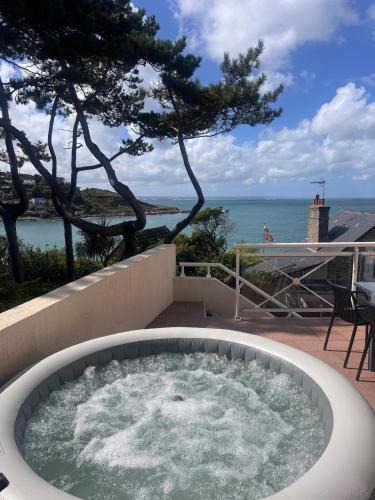 Fermanville House | La Terrasse de L Anse Maison avec Vue Mer et Spa Extérieur
