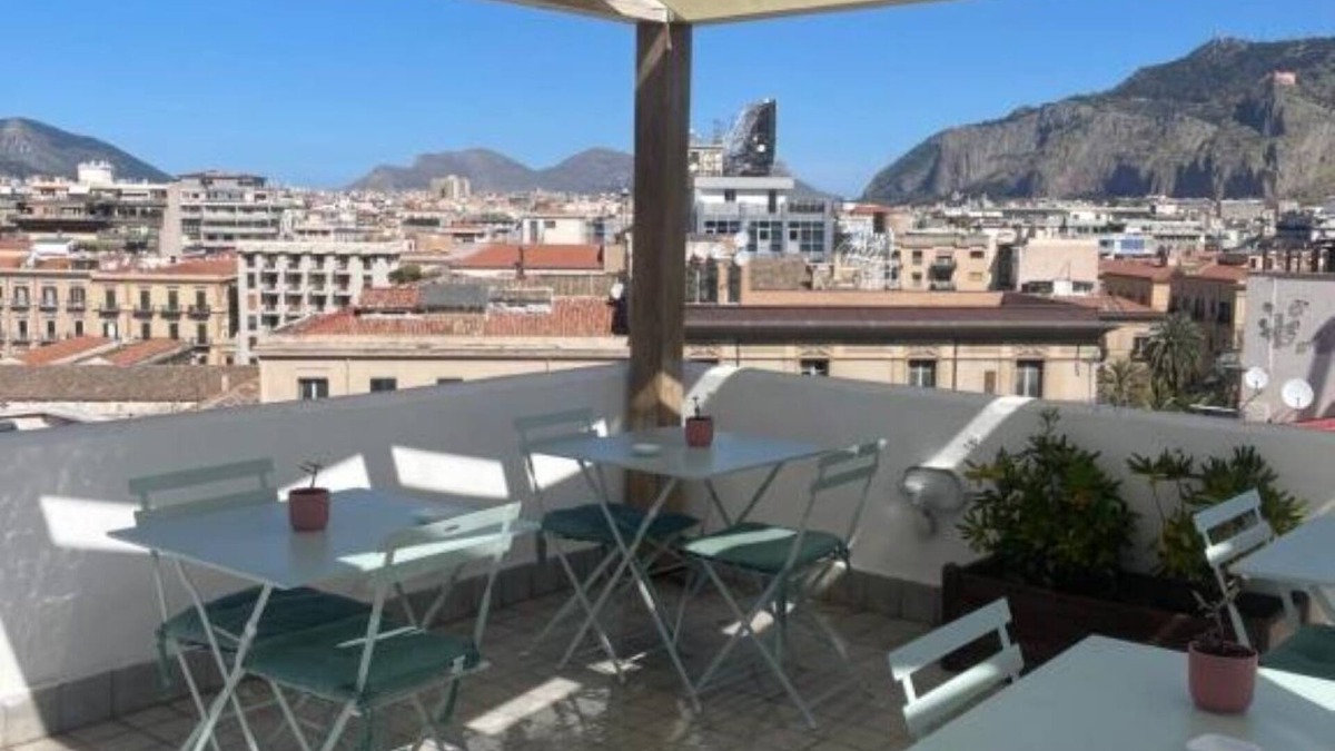 Palermo House | La Terrazza su Palermo : Camera Matrimoniale Deluxe con Vasca