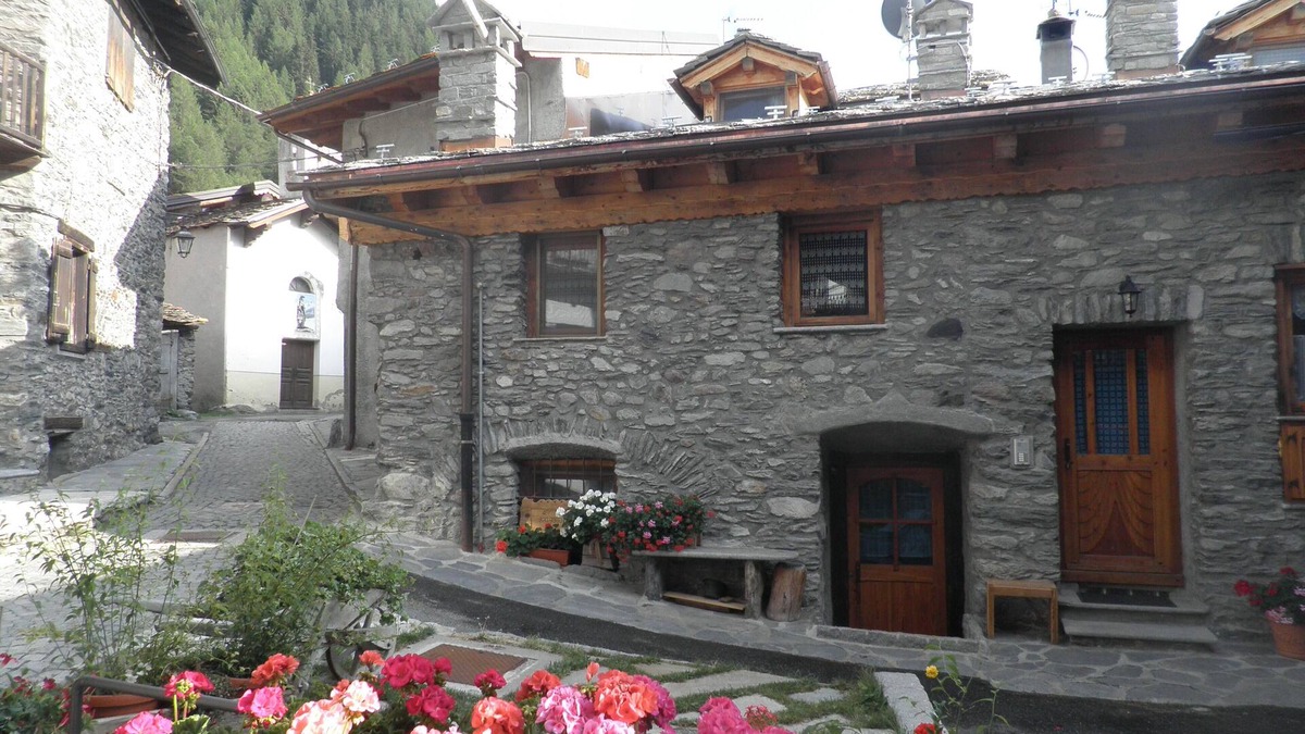 La Thuile House | LA THUILE typical mountain house-70m2 - 2/4 pers. Two bathrooms. Recently refitted
