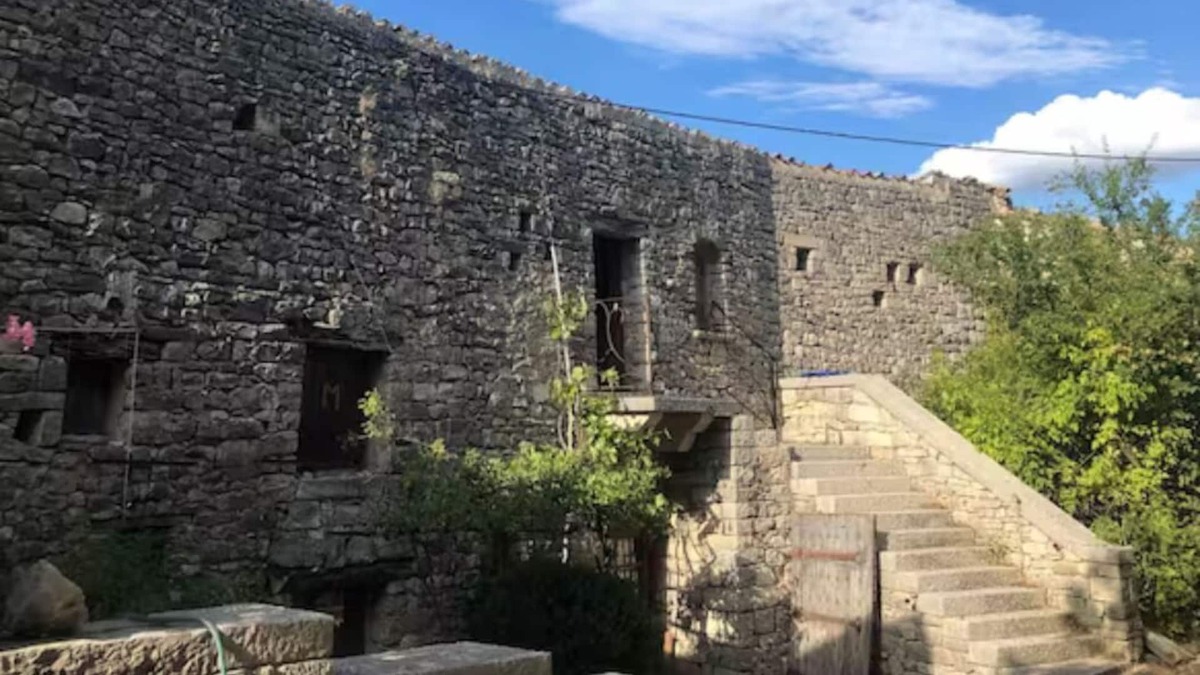 Saint-Auban-sur-L'Ouveze Bed & Breakfast | La Tour des Baronnies