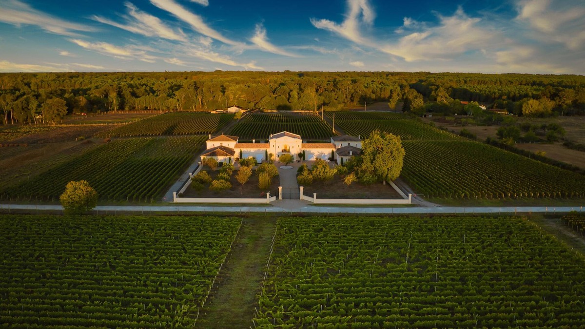 Saint-Laurent-de-Medoc Villa | La Tour Nairobi du Château Saint Laurent