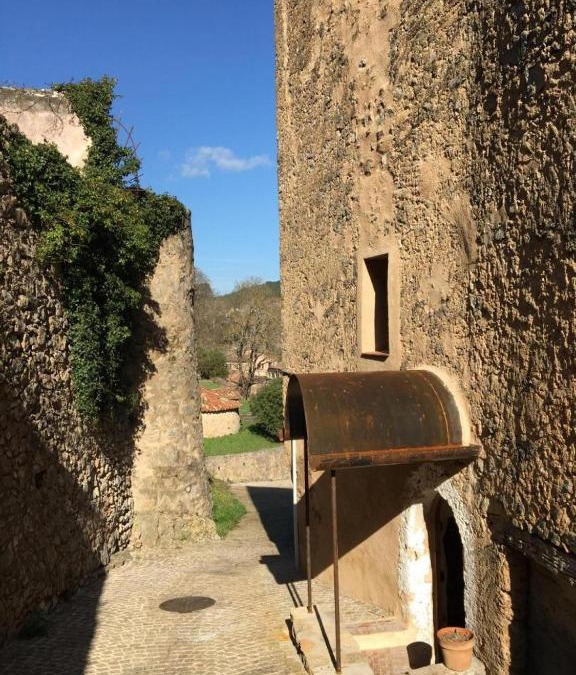Entrecasteaux House | La tourelle aux hirondelles