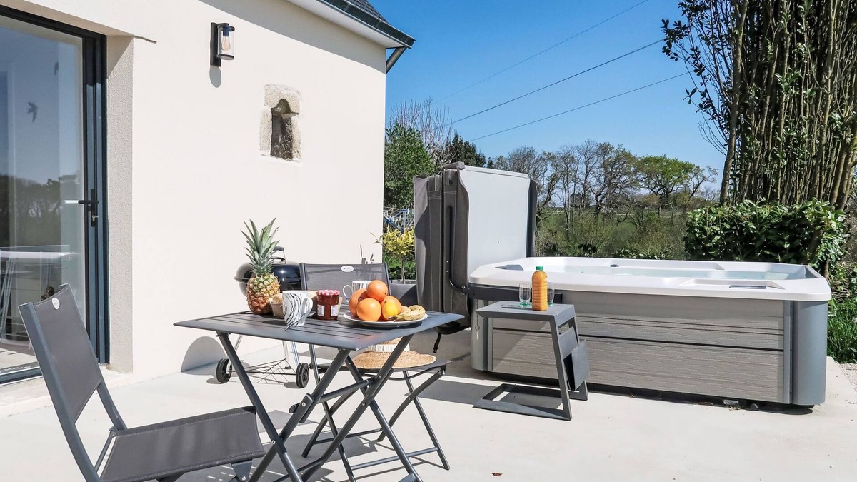 Ploneour-Lanvern House | La Trélennette by Interhome