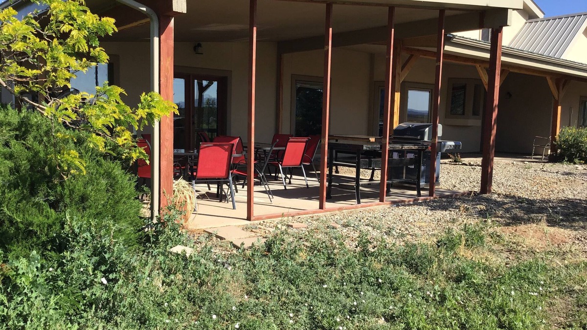 Cortez House | La Verde Lodge on 7acres, private pond, very spacious, great 4 family reunions!