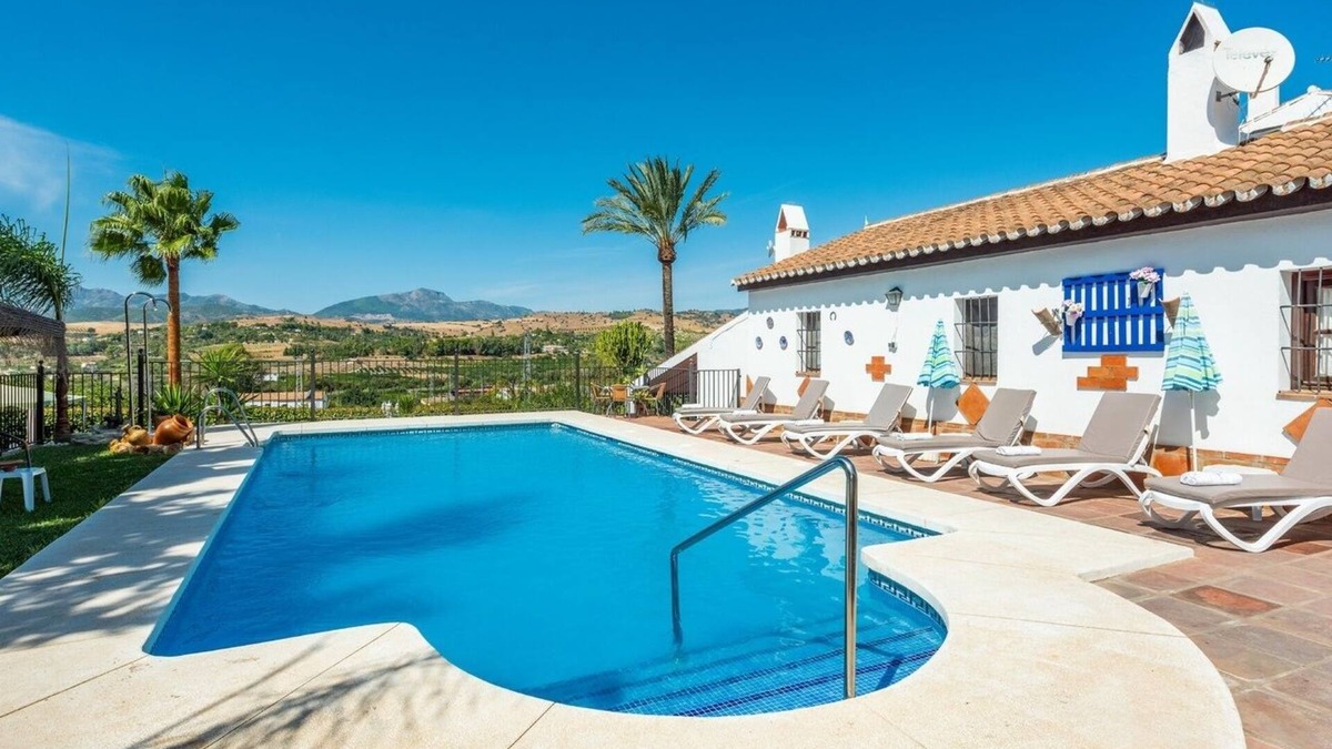 Pizarra Villa | La Viña del Arenal Pizarra by Ruralidays